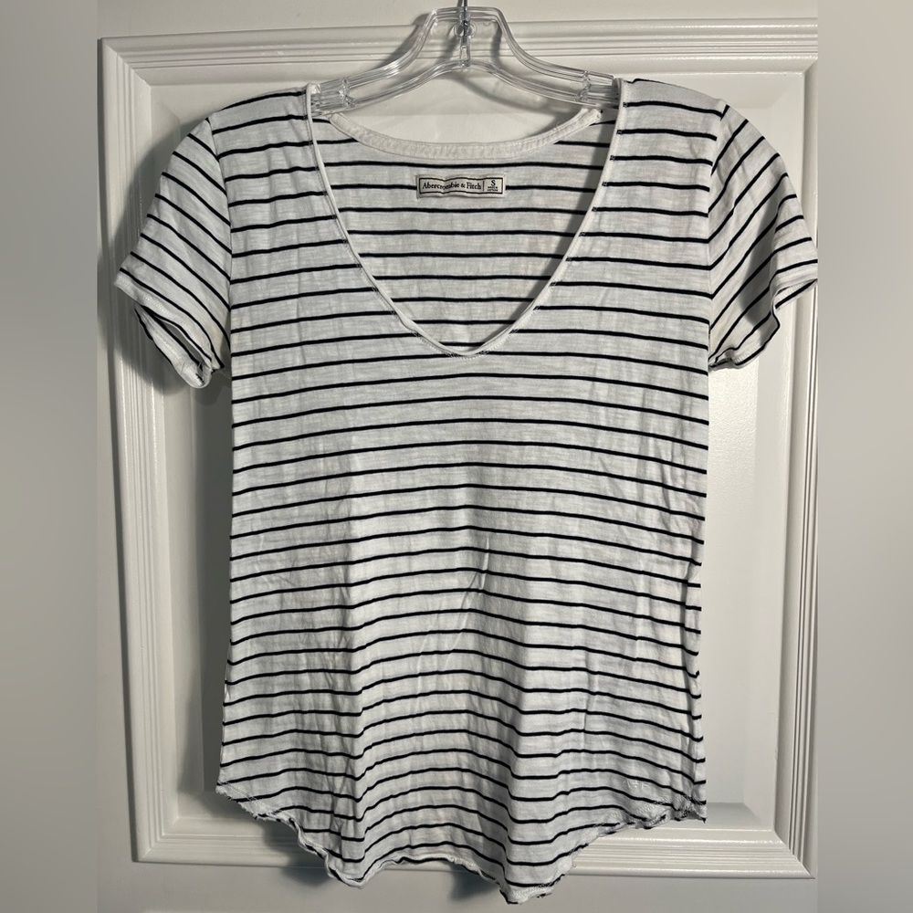 Abercrombie & Fitch - Drapey V-Neck Tee - White with Black Stripes - Small - EUC